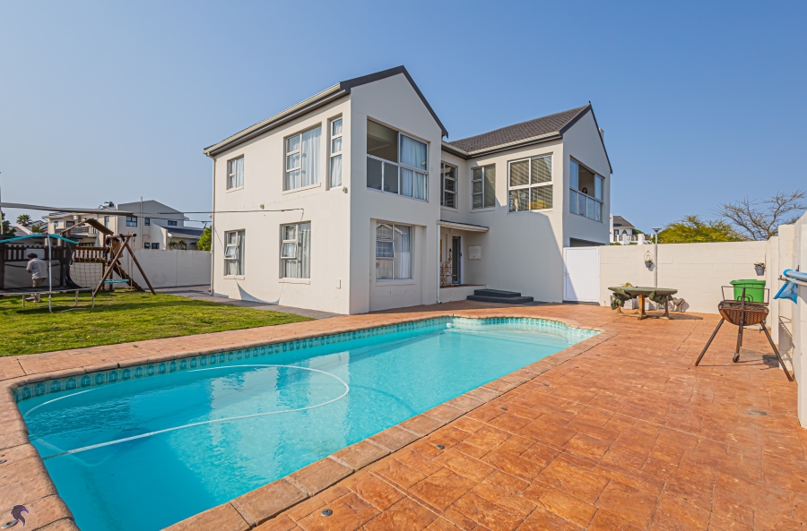 5 Bedroom Property for Sale in Country Club Western Cape